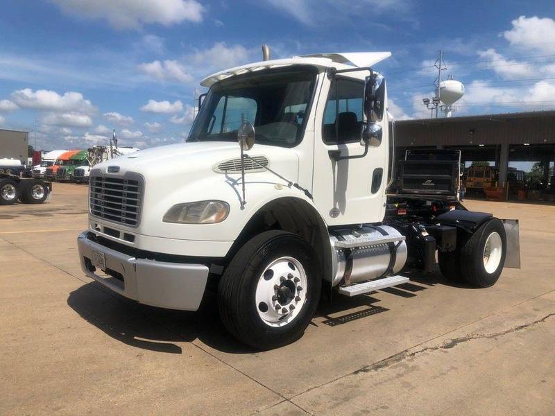 2013 Freightliner M2 106 Day Cab