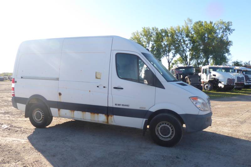 Freightliner cargo best sale van for sale