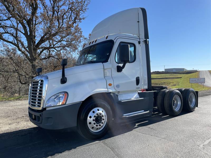 2016 Freightliner Cascadia (For Sale) | Day Cab | With Video | #R46399