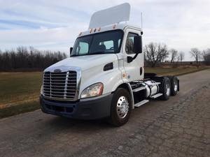 2014 Freightliner CA113 - Day Cab