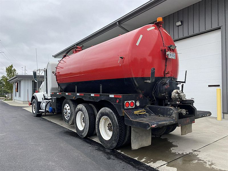 2012 Kenworth T800 (For Sale) Vacuum Truck C8915