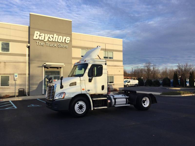2015 Freightliner CASCADIA 113 Day Cab