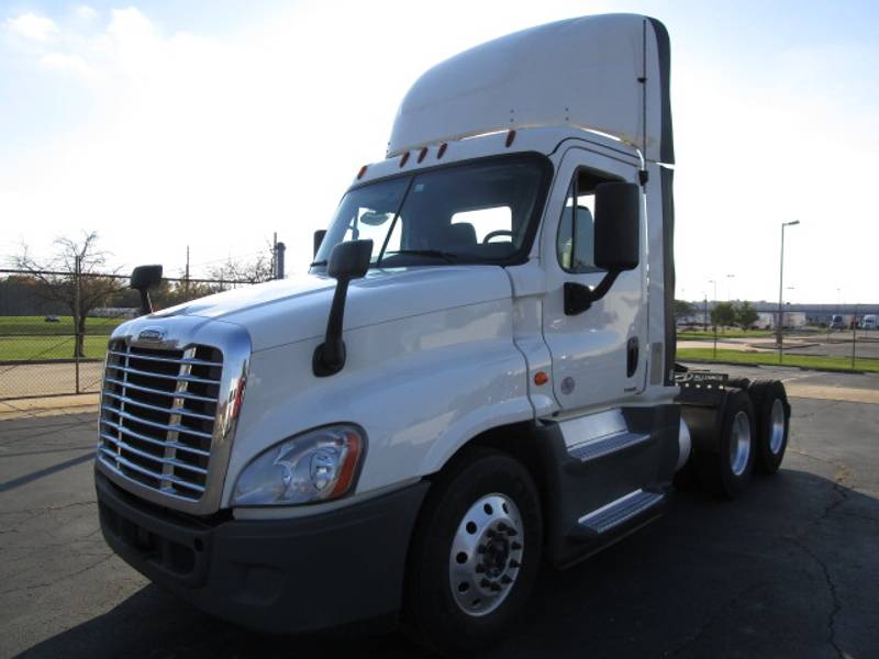 2017 Freightliner Cascadia T/A Daycab Semi Truck