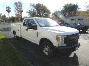 2017 Ford FORD F350 GAS 8 - Vocational