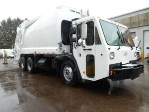 2010 CCC LET2-45 - Refuse Truck