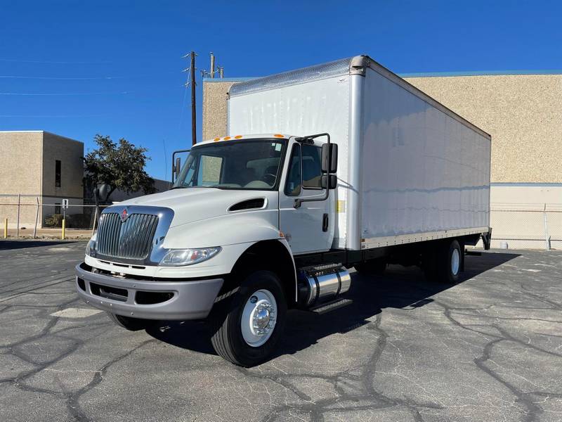 2019 International DuraStar 4300 (For Sale) | 26' Box | Non CDL | #U8703