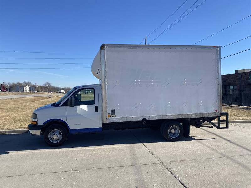 2012 chevy express 3500 best sale box truck