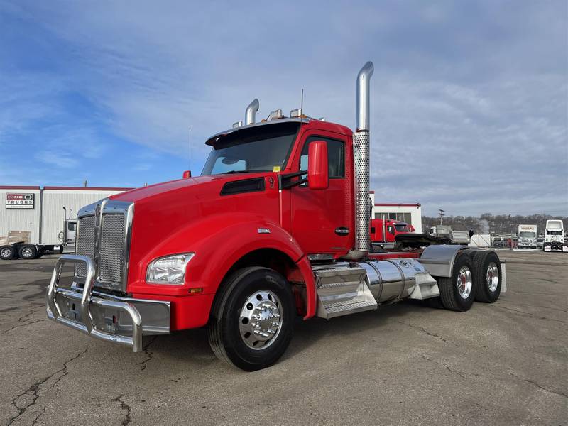 2016 Kenworth T880 Day Cab Truck 7624