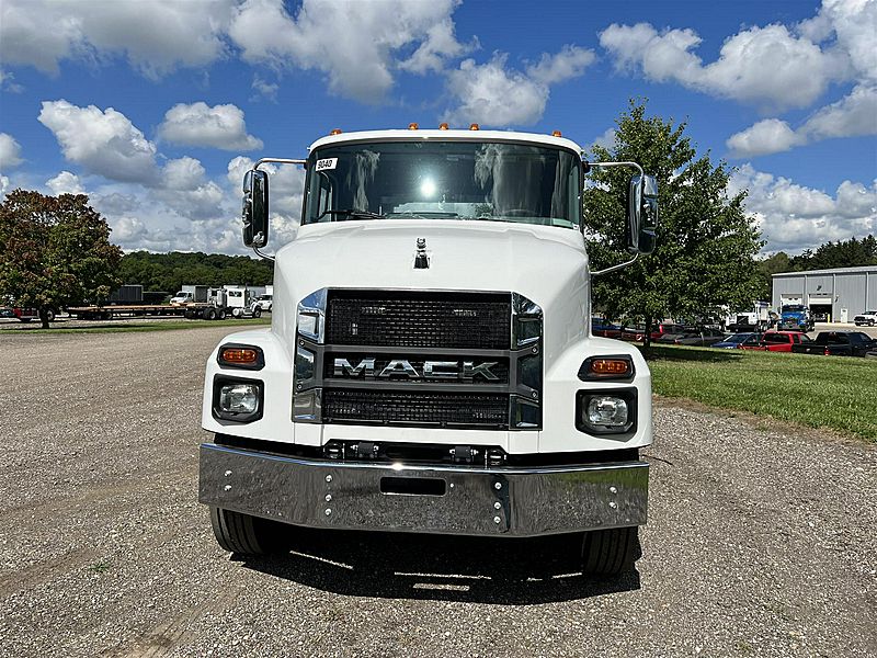 2023 Mack MD642 (For Sale) Rollback Non CDL 9040