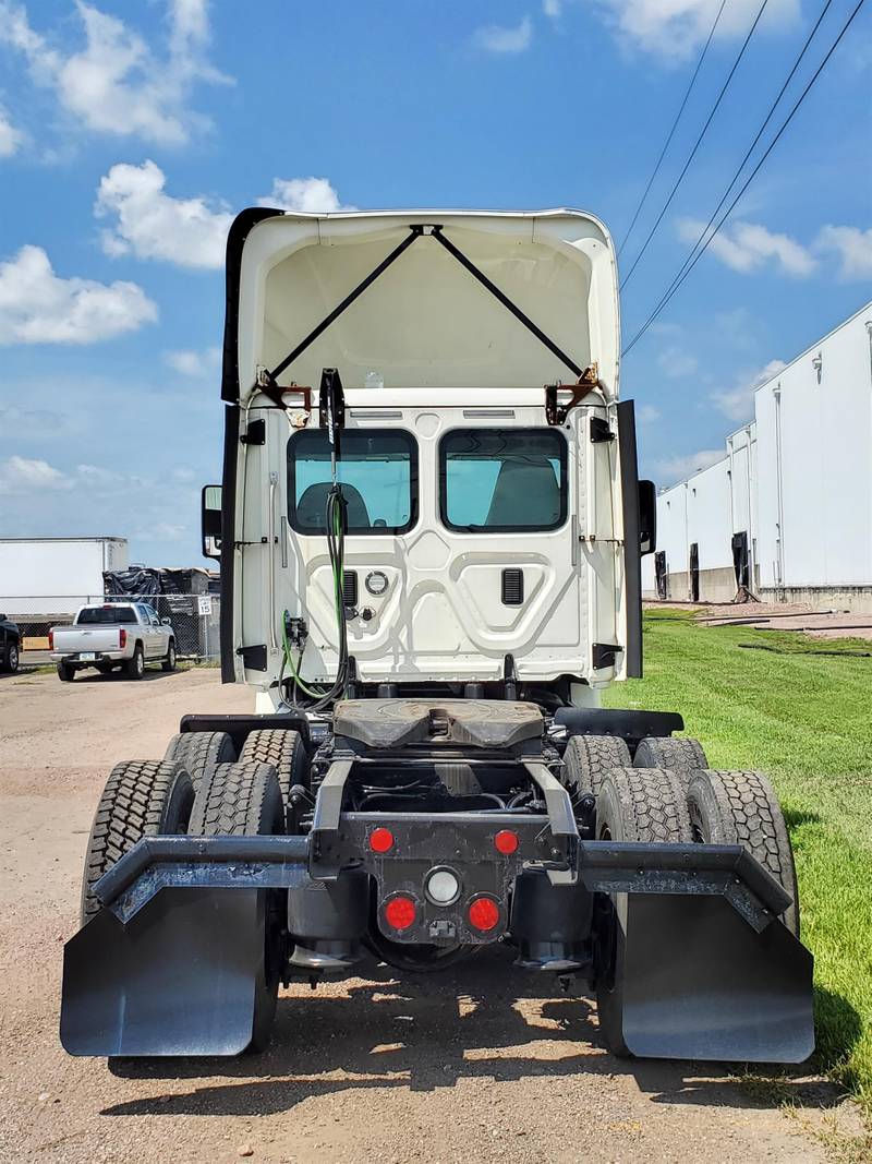 2017 Freightliner Cascadia (For Sale) | Day Cab | #734754