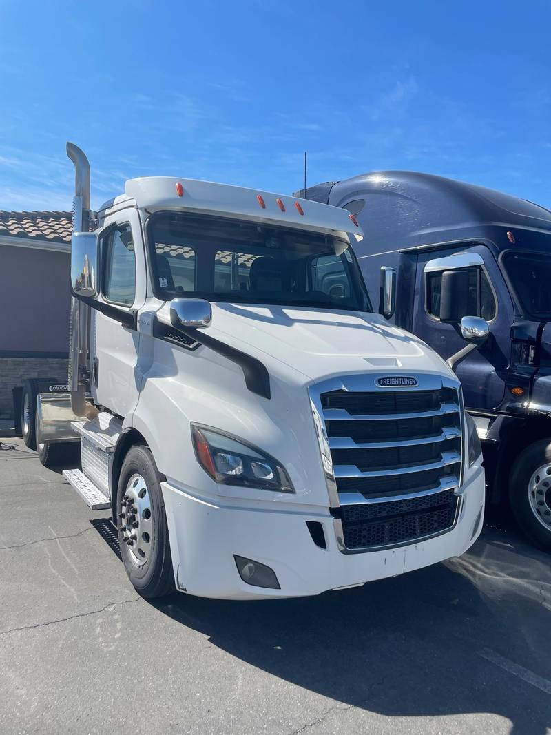 2019 Freightliner Cascadia (For Sale) Day Cab 30