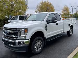 2022 Ford F350 XLT Supercab 4x4 - Cab & Chassis