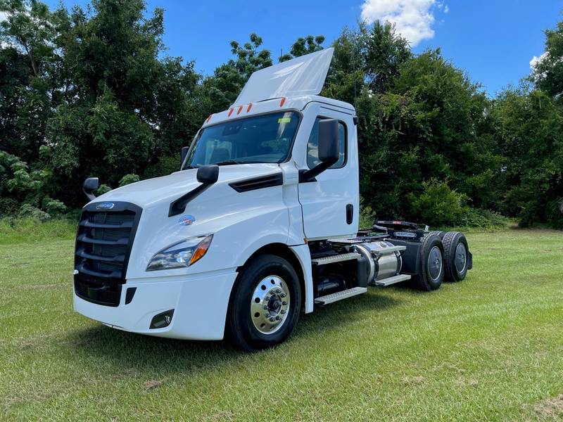 Used 2025 Freightliner Cascadia For Sale