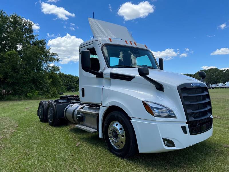 2023 Freightliner Cascadia Day Cab (For Sale) Day Cab UG1302