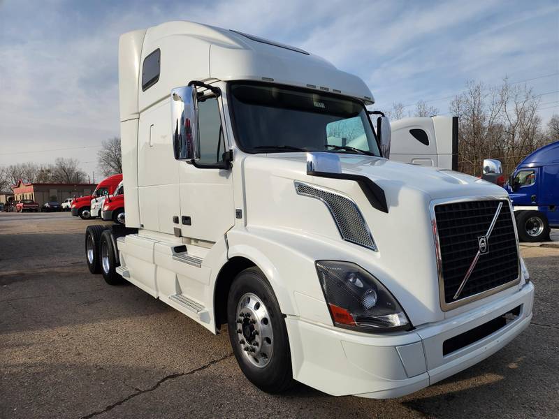 volvo vnl 670 mattress size