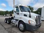 2010 Freightliner Cascadia 113 - Day Cab