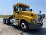 2015 Freightliner CA125 DC - Day Cab