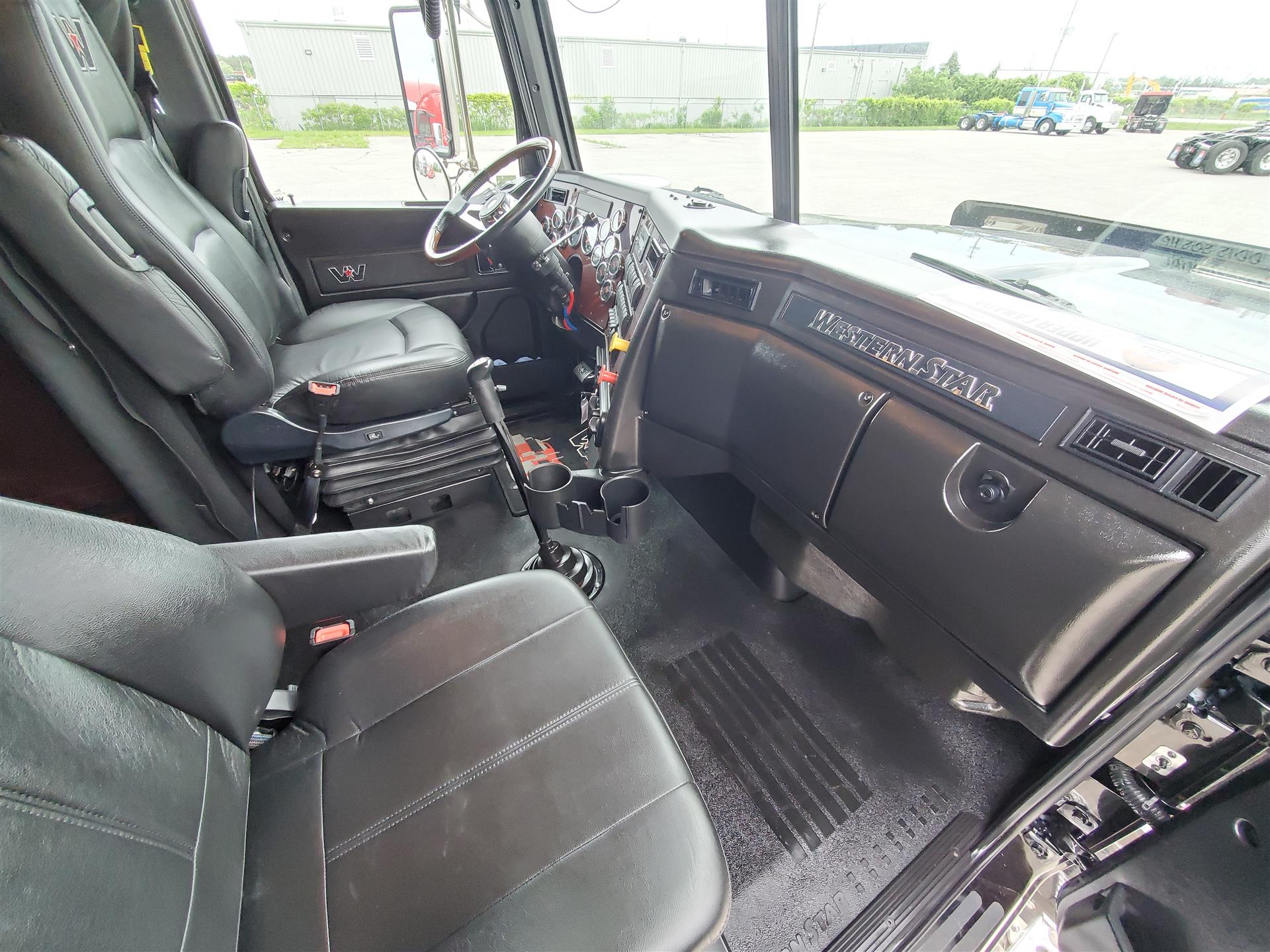 2021 Western Star 4900SF (For Sale) | 82