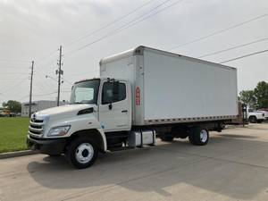 2013 Hino 258 - Box Truck