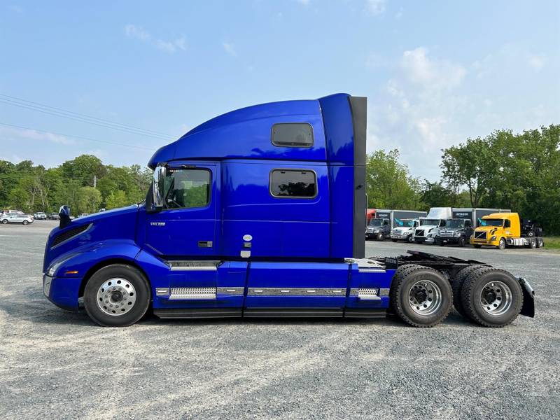 2024 Volvo Vnl 860 Blue - Bessie Giulietta