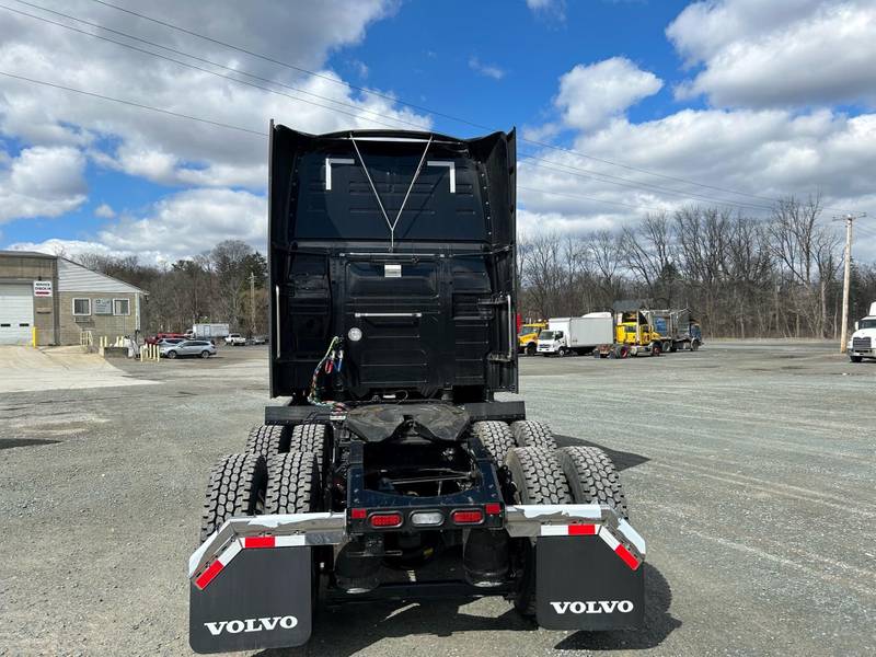 2024 Volvo VNL 860 (For Sale) 77" Sleeper AV1041