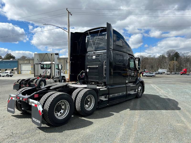 2024 Volvo VNL 860 For Sale 77" Sleeper AV1041