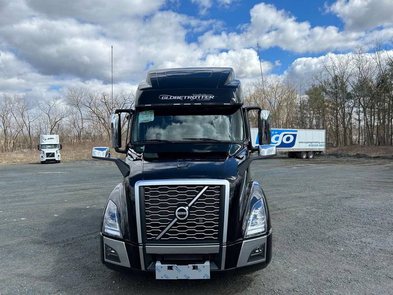 2025 Volvo VNL 860 (For Sale) 77" Sleeper AV1041