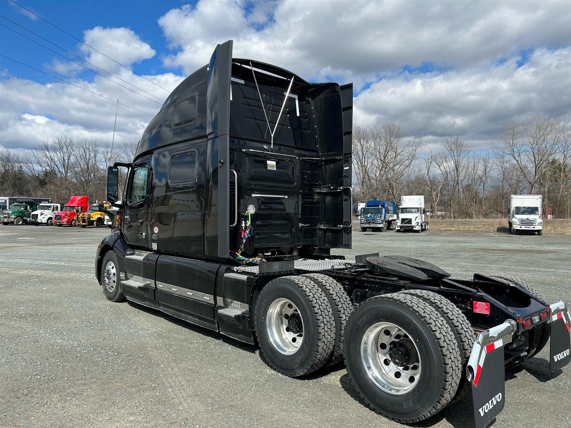 2024 Volvo VNL 860 For Sale 77" Sleeper AV1041