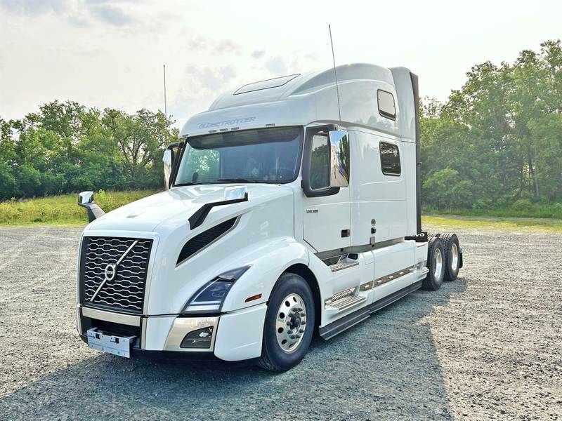 2024 Volvo VNL 860 (For Sale) 77" Sleeper AV1042