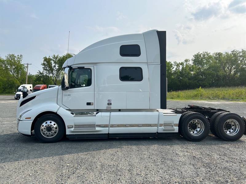 2024 Volvo VNL 860 For Sale 77" Sleeper AV1042