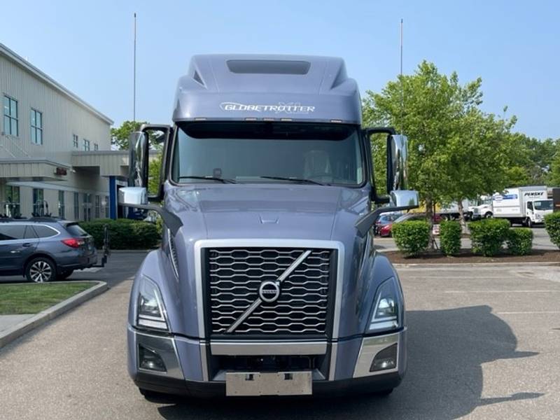 2024 Volvo VNL 860 (For Sale) 77" Sleeper HV687