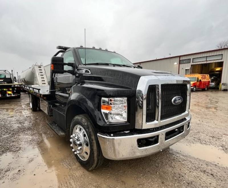2023 Ford F650