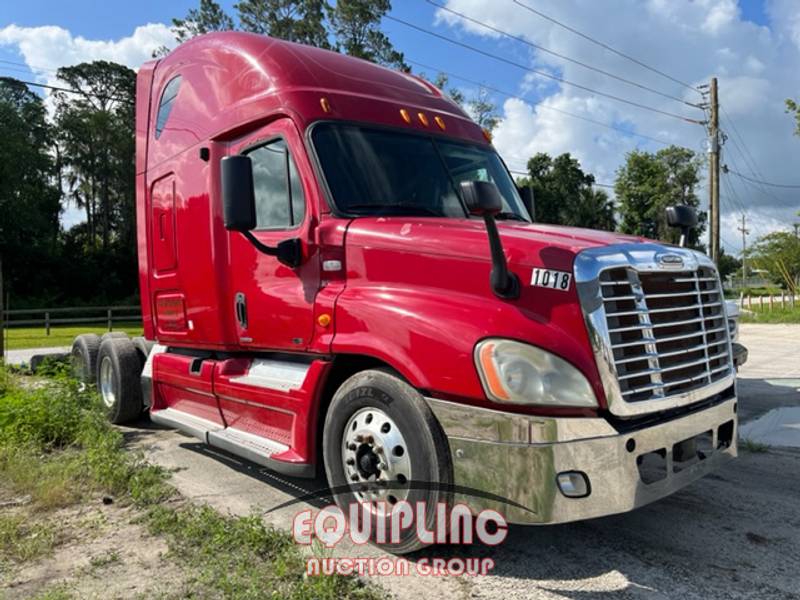 how much does a 2012 freightliner cascadia weigh