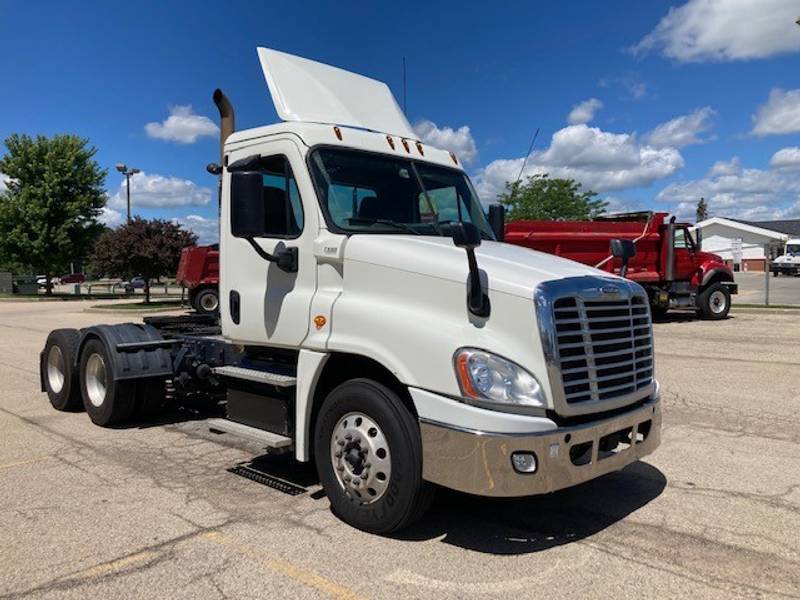 2017 Freightliner Cascadia (For Sale) | Day Cab | #747078