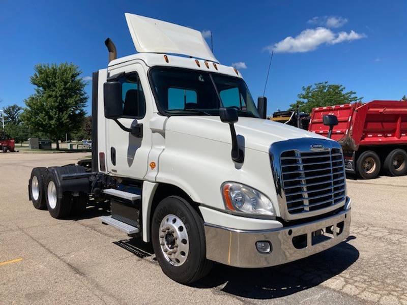 2017 Freightliner Cascadia (For Sale) | Day Cab | #747080