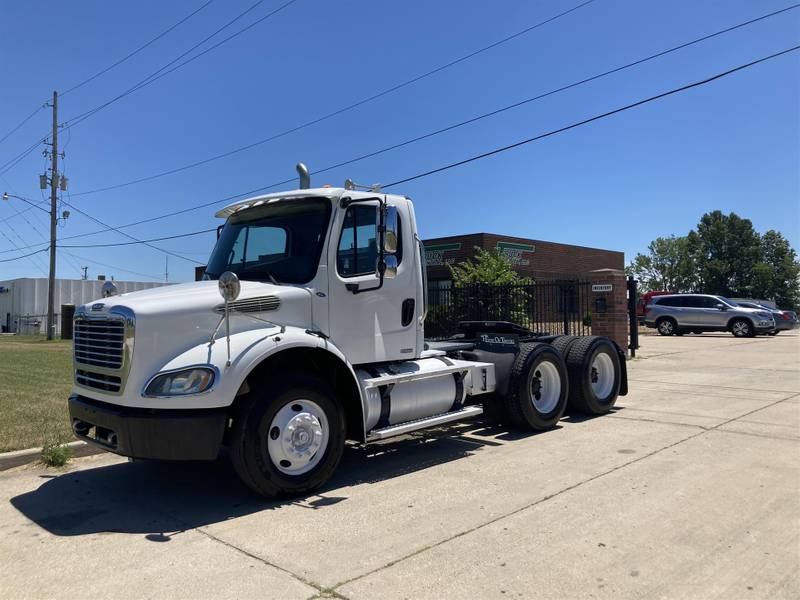 2005 Freightliner M2 (For Sale) | Day Cab | #5HN79575