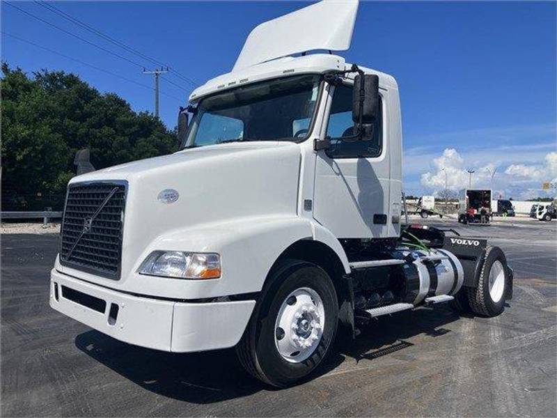 2015 Volvo VNM42T200 (For Sale) | Day Cab | #07VU191890