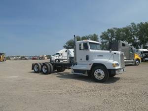 1990 Freightliner FLD12064T - Cab & Chassis