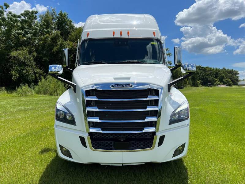 2023 Freightliner Cascadia (For Sale) 72" Sleeper UM0402