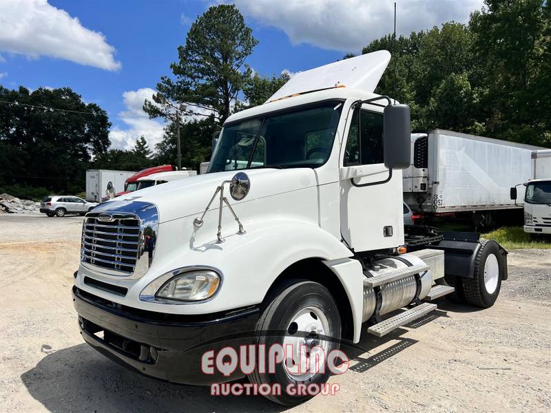 2007 Freightliner CL 120 SINGLE AXLE DAY CAB