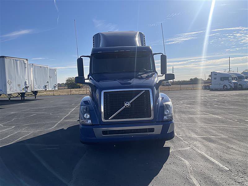 2017 Volvo VNL 630 (For Sale) 61" Sleeper 256400