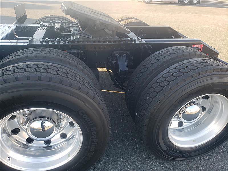 2018 Volvo VNL 630 (For Sale) 61" Sleeper 256529