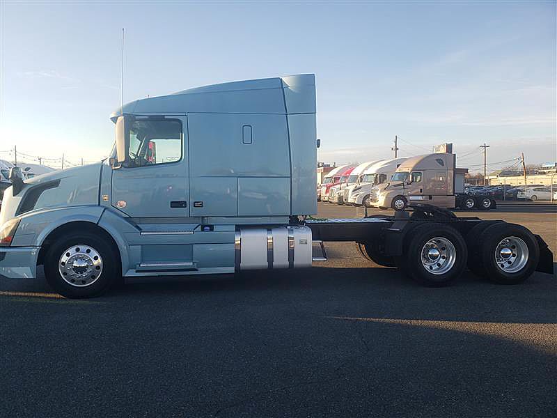 2018 Volvo VNL 630 (For Sale) 61" Sleeper 256529