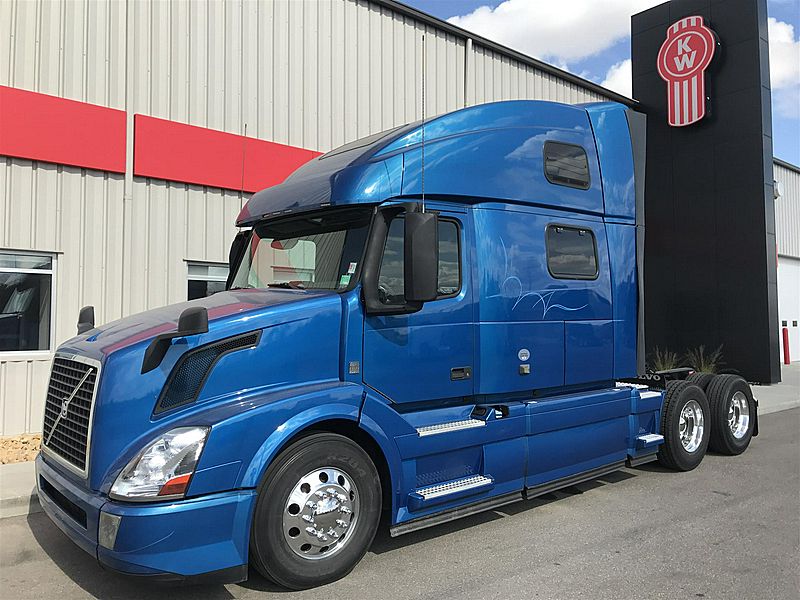 Volvo (For Sale) Sleeper Truck 5196