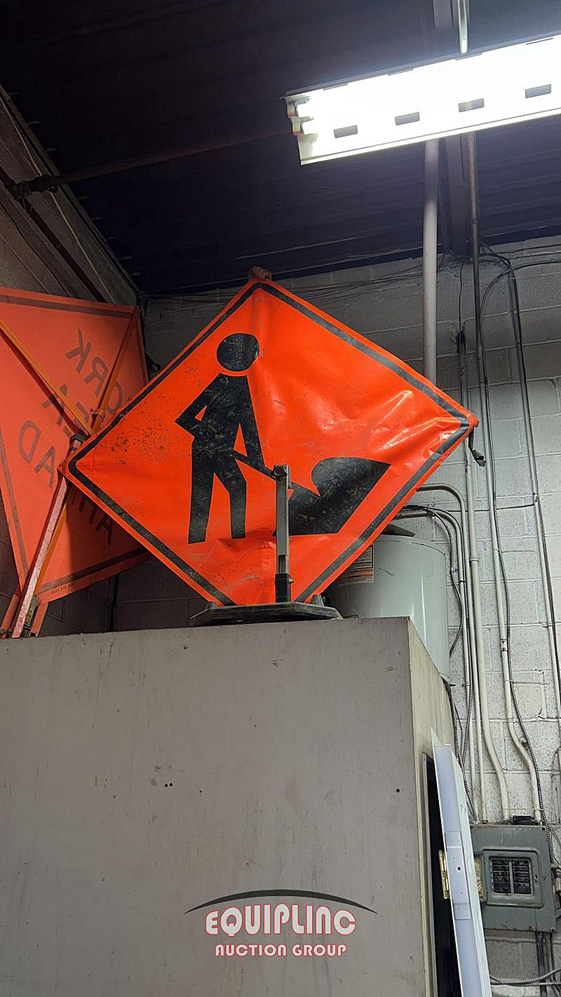 CONSTRUCTION SIGN (For Sale) Misc Equipment TKLOT319