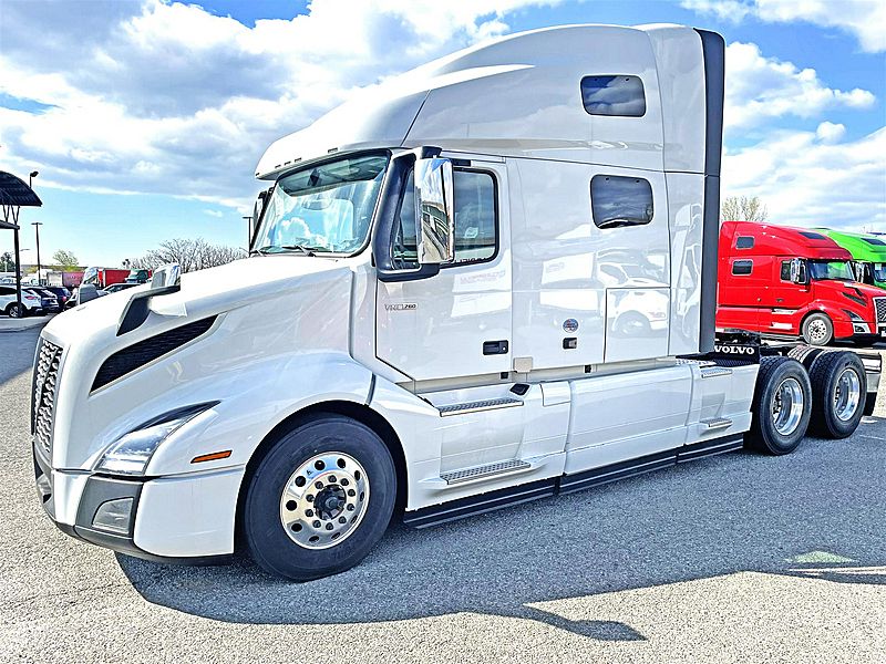 2025 Volvo VNL 760 (For Sale) 70" Sleeper YV1070