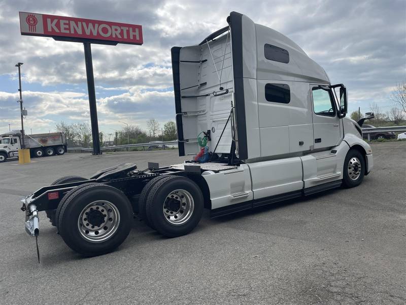 2024 Volvo VNL 760 (For Sale) 70" Sleeper YV1069