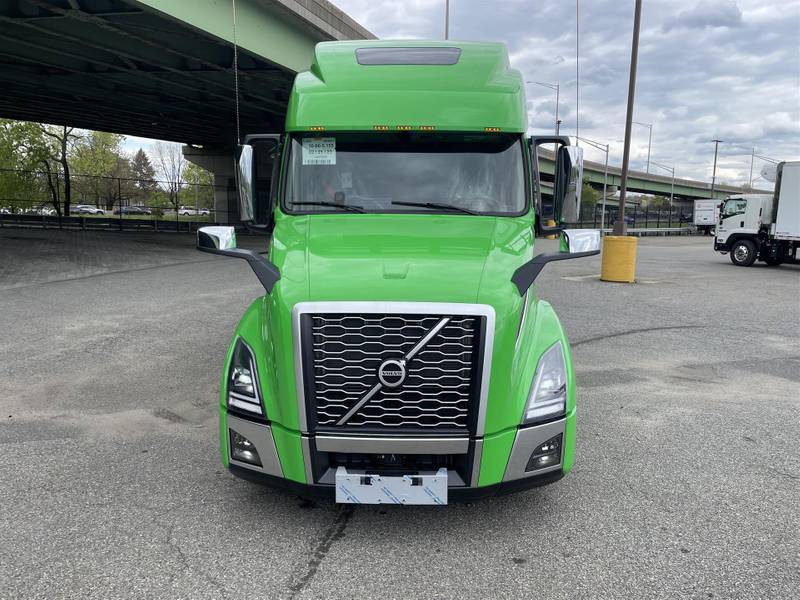 2024 Volvo VNL 860 (For Sale) 77" Sleeper NJ12250