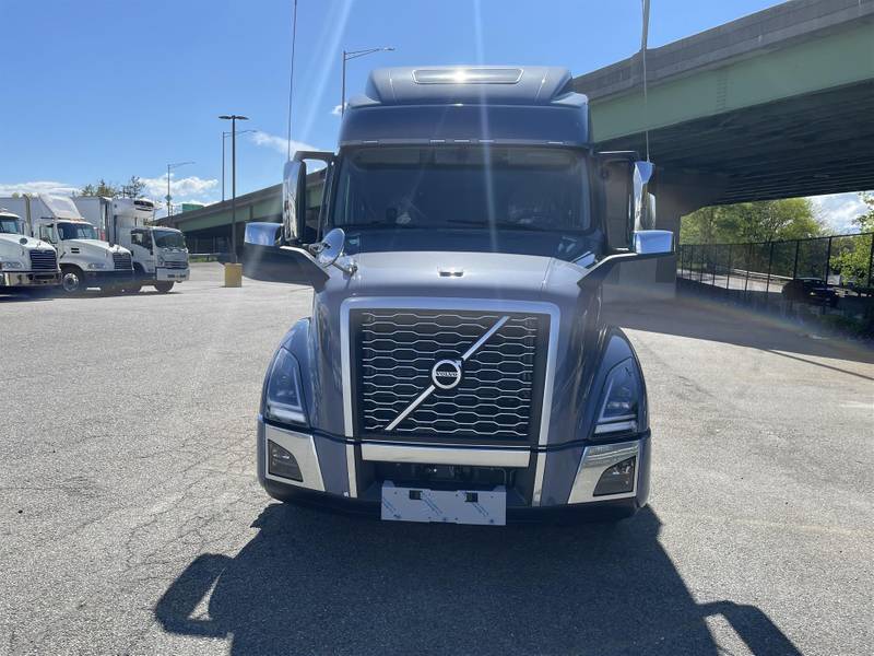 2024 Volvo VNL 860 (For Sale) 77" Sleeper NJ12253