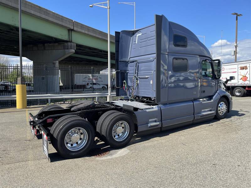 2025 Volvo VNL 860 (For Sale) 77" Sleeper NJ12253